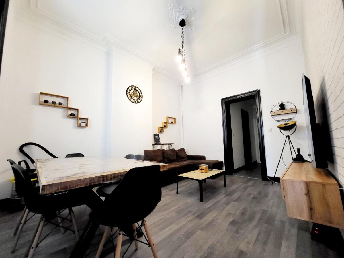Private Industrial Room 2 In Center Of Charleroi Esterno foto