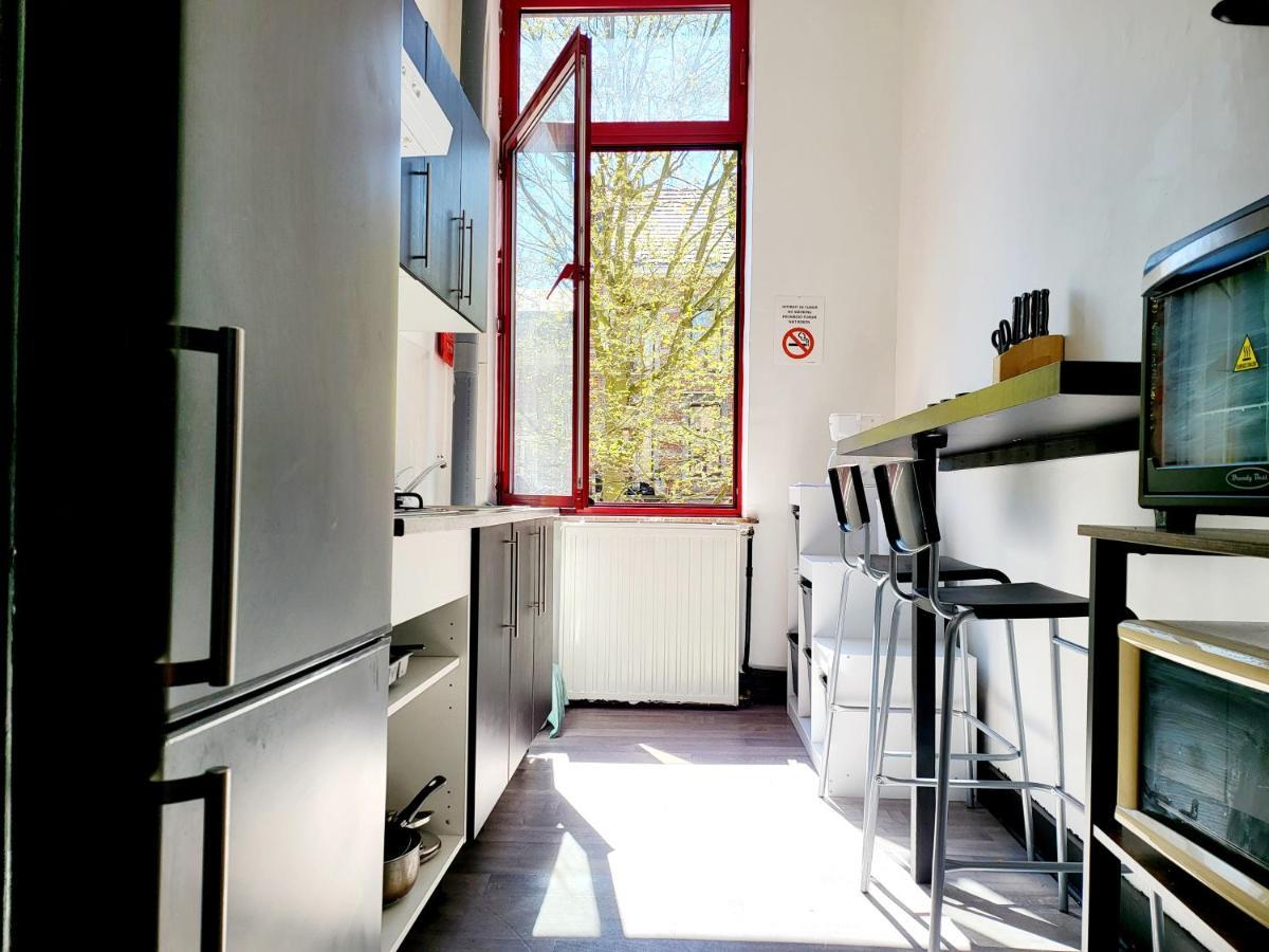 Private Industrial Room 2 In Center Of Charleroi Esterno foto