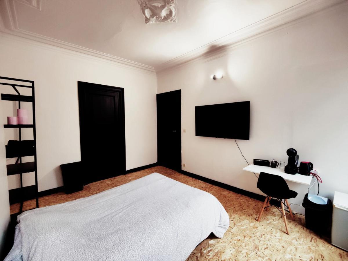 Private Industrial Room 2 In Center Of Charleroi Esterno foto